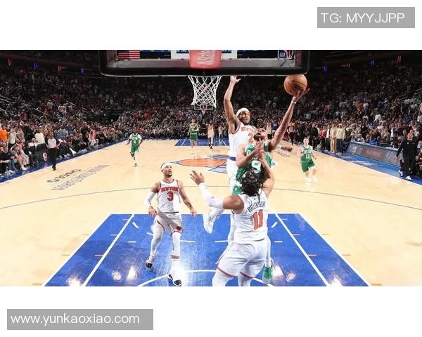 镜头捕捉：NBA赛场小动作引发热议